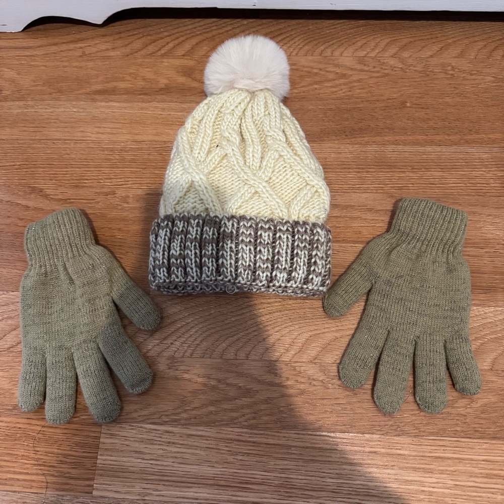Women’s Hat & Gloves